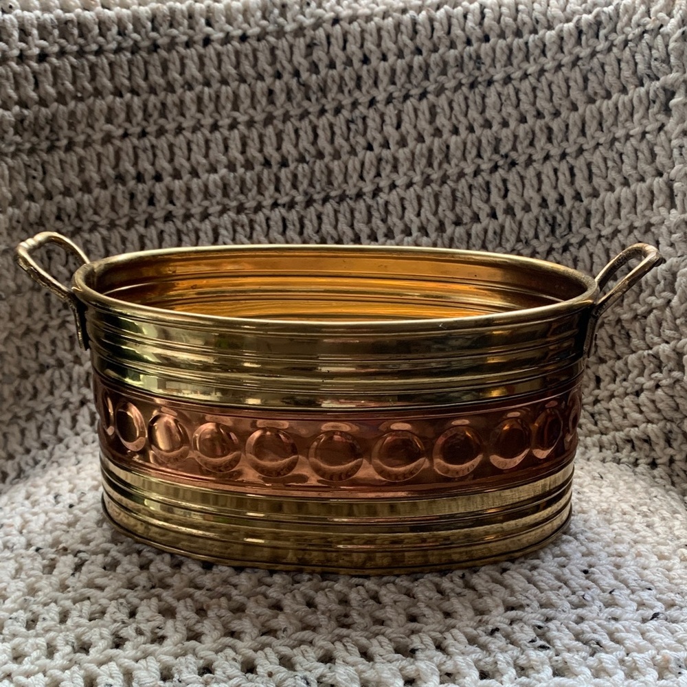 Vintage Brass and Copper Oval planter/container
Approximately 5” x 8”; 5” tall